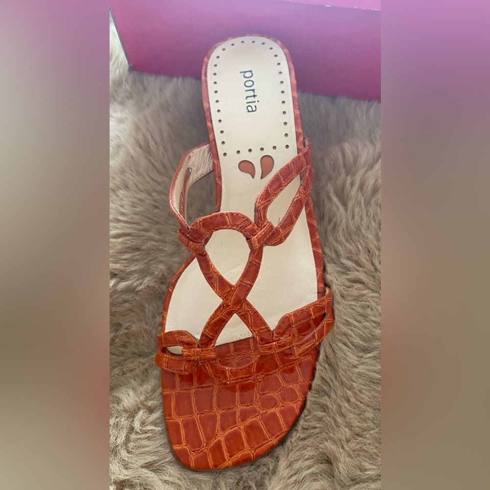 Portia size 9 MEDAL
/MANDERIN CROC